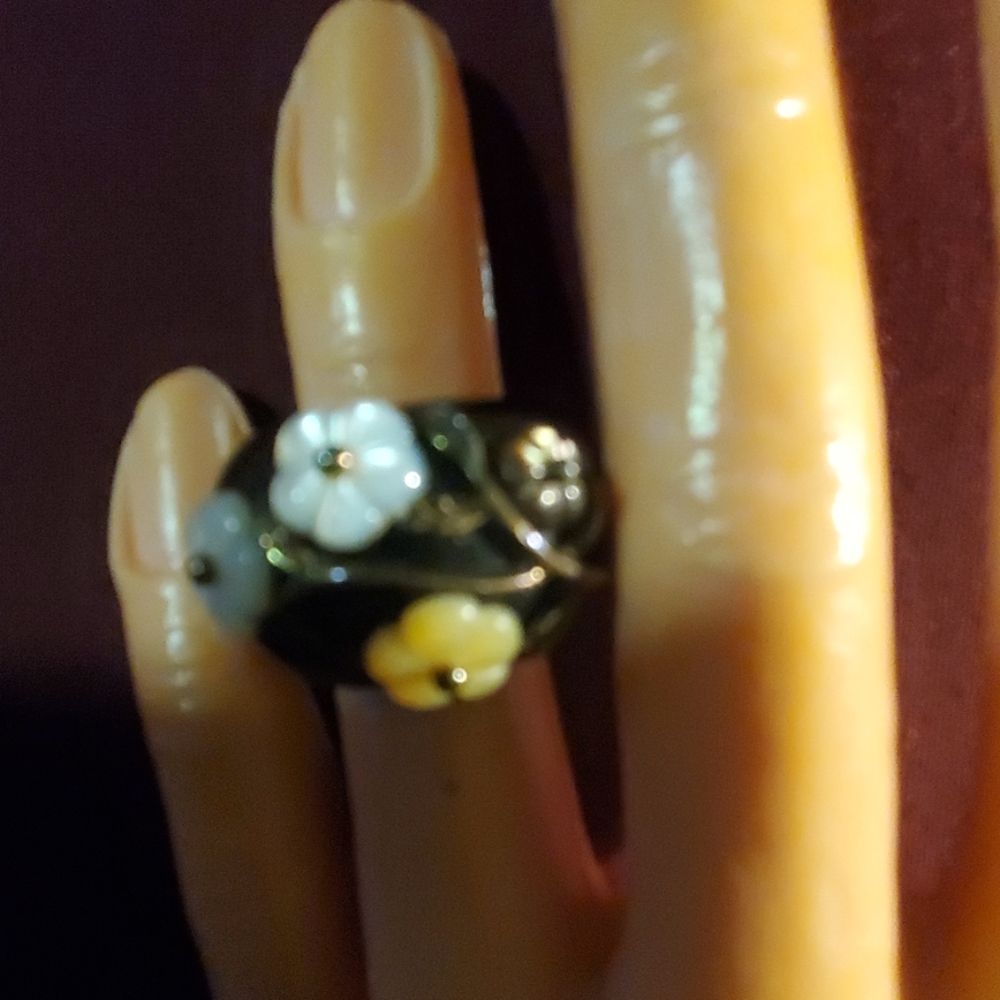 Black onix  and mother of pear ring